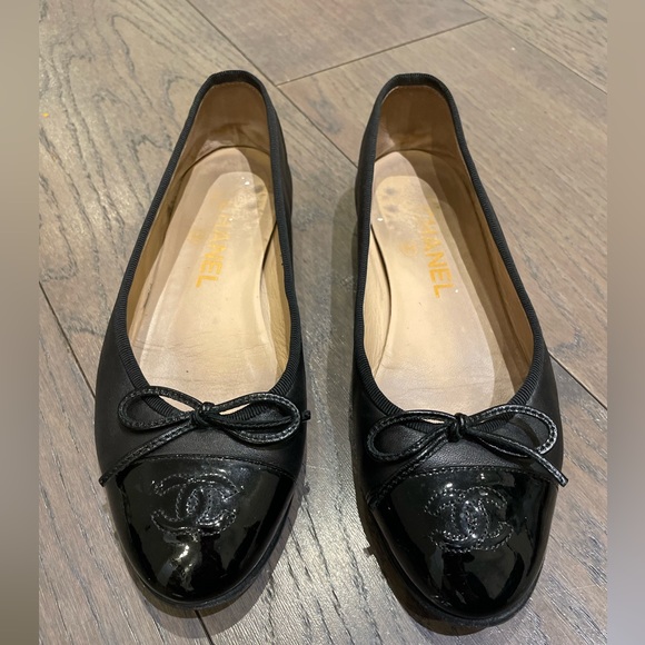 SOLD❌Chanel Black Ballet Flats - Picture 2 of 15
